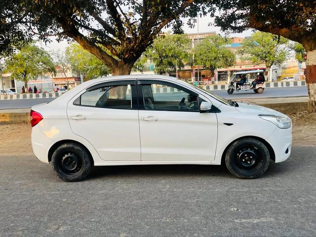 https://images10.gaadi.com/usedcar_image/4580544/original/processed_bfefdc084cce1bbc5c2f7ba754724b64.jpg?imwidth=6401