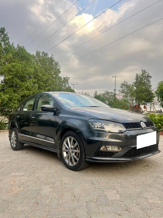 https://images10.gaadi.com/usedcar_image/4580596/original/processed_0f8227989b47f133d287305292aa896c.jpg?imwidth=6402