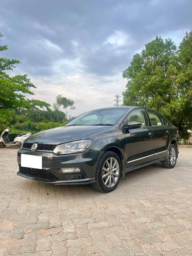 https://images10.gaadi.com/usedcar_image/4580596/original/processed_e6a5a81930a5ad2a84c94ef3bf203990.jpg?imwidth=6400
