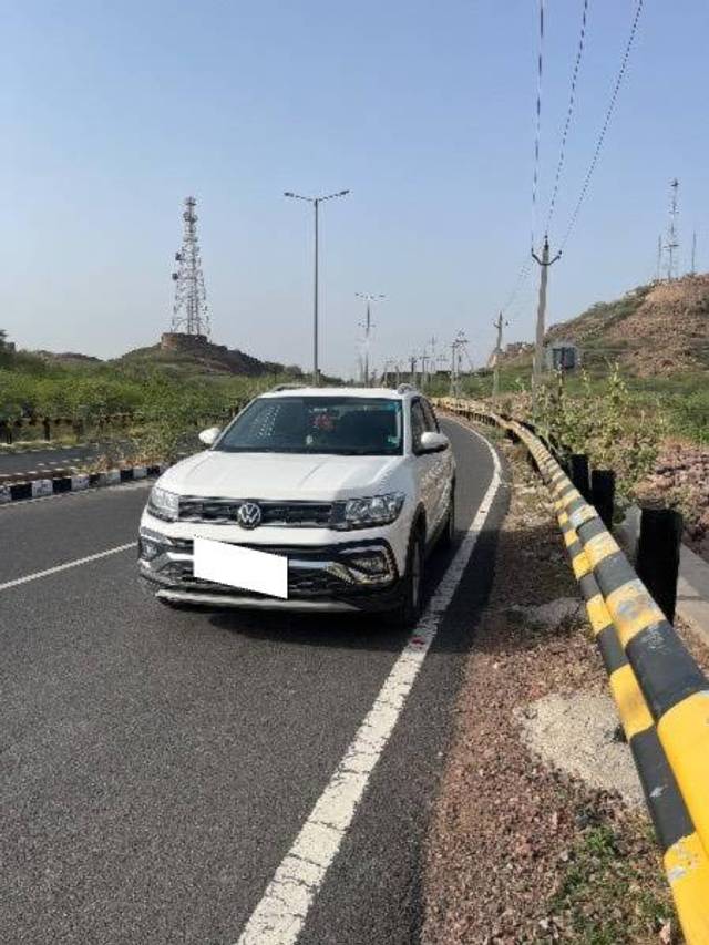 https://images10.gaadi.com/usedcar_image/4580602/original/processed_87166ad5-d06d-40fe-b9b0-afc7f502bab6.jpeg?imwidth=6402
