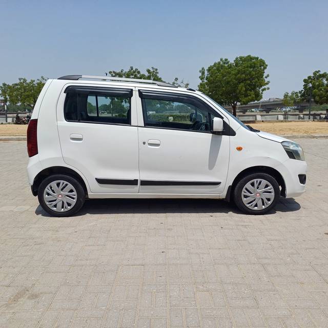 https://images10.gaadi.com/usedcar_image/4580668/original/3eda2961e573146be76e607c5e497080.jpg?imwidth=6401