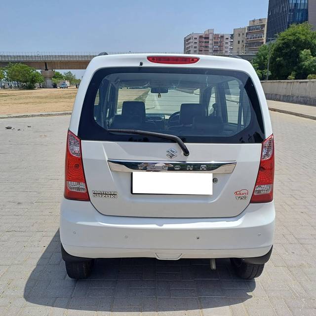 https://images10.gaadi.com/usedcar_image/4580668/original/processed_9bec33bf9d4f2073cecf0c77e2e44d04.jpg?imwidth=6402