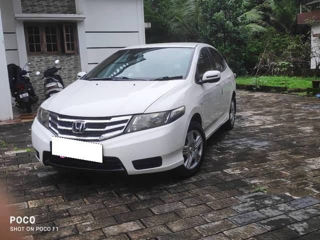 https://images10.gaadi.com/usedcar_image/4580693/original/processed_311a77b6-c60e-4a74-bd6e-9f8d0a57d87d.jpg?imwidth=6400