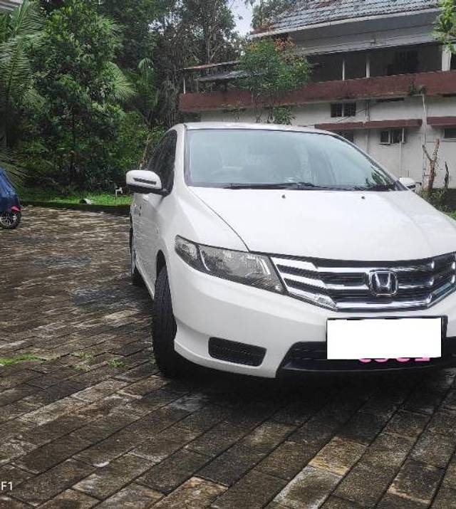 https://images10.gaadi.com/usedcar_image/4580693/original/processed_7c769037-9733-40f5-bb3f-0be607518a73.jpg?imwidth=6401