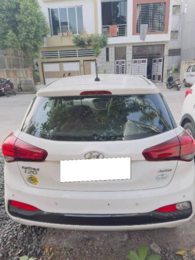 https://images10.gaadi.com/usedcar_image/4580698/original/processed_34d6c4be-890d-48d6-a8ea-dda7afd764f0.jpeg?imwidth=6402