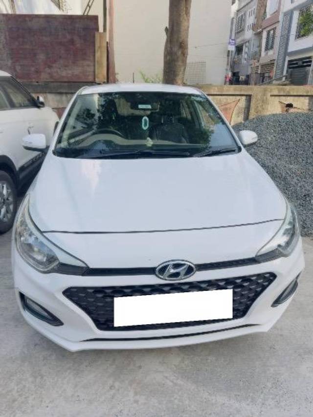 https://images10.gaadi.com/usedcar_image/4580698/original/processed_a60089f3-d433-4a16-a87f-a0e8982d51ad.jpeg?imwidth=6400