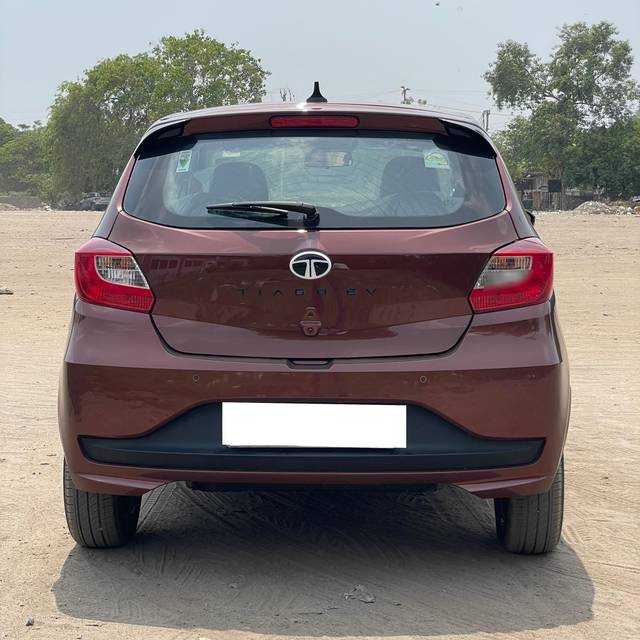 https://images10.gaadi.com/usedcar_image/4580707/original/processed_234067d393dacef7d07e7fb862d6ddac.jpg?imwidth=6402