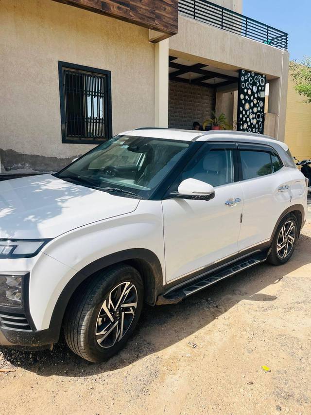 https://images10.gaadi.com/usedcar_image/4580708/original/processed_e4a706bb-5c18-445c-ae07-c83e8ee404f7.jpg?imwidth=6402