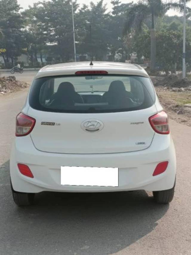 https://images10.gaadi.com/usedcar_image/4580759/original/processed_83942f8a-0301-4175-9cd9-34ed923c8b18.jpg?imwidth=6402