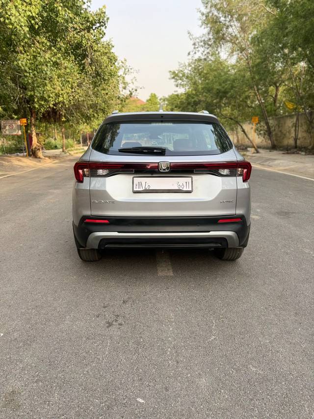 https://images10.gaadi.com/usedcar_image/4580760/original/91d350e43d308654b1fdc467c563e0d2.jpg?imwidth=6401