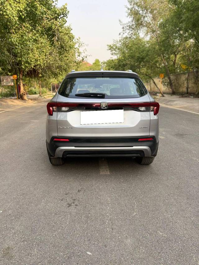 https://images10.gaadi.com/usedcar_image/4580760/original/processed_91d350e43d308654b1fdc467c563e0d2.jpg?imwidth=6401