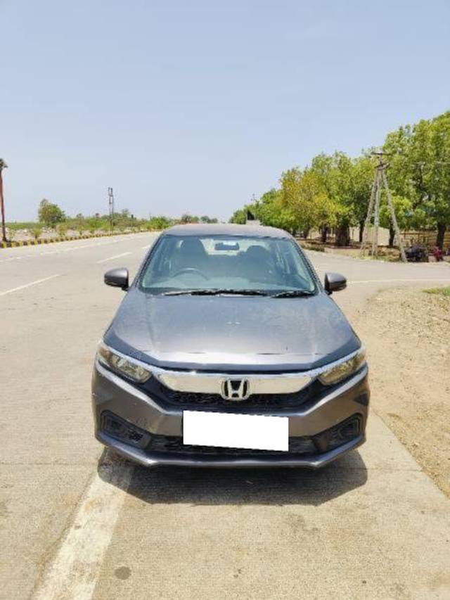https://images10.gaadi.com/usedcar_image/4580775/original/processed_8055775d-f614-4dcf-9d59-b791ffb3555f.jpg?imwidth=6400