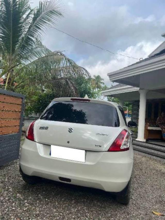 https://images10.gaadi.com/usedcar_image/4580791/original/processed_44e6345f-712d-4820-b7e0-a2012f280f4b.jpg?imwidth=6401