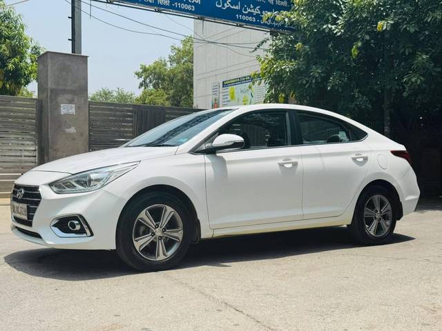 https://images10.gaadi.com/usedcar_image/4580807/original/processed_3500ccd8ff92bb42fcf1f8c93343f912.jpg?imwidth=6402