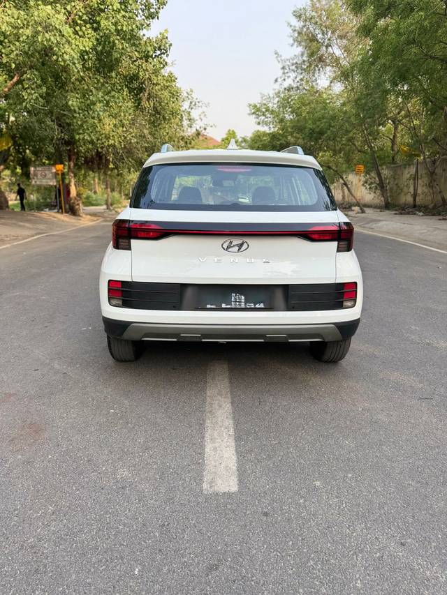 https://images10.gaadi.com/usedcar_image/4580811/original/49918ccc195c4b53b1e3698ffbb5c72e.jpg?imwidth=6401
