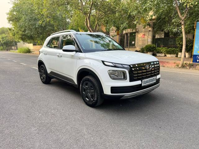 https://images10.gaadi.com/usedcar_image/4580811/original/eb86b31e2e8c55a2077a4d6f631cc6e2.jpg?imwidth=6402