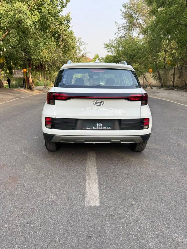 https://images10.gaadi.com/usedcar_image/4580811/original/processed_49918ccc195c4b53b1e3698ffbb5c72e.jpg?imwidth=6401