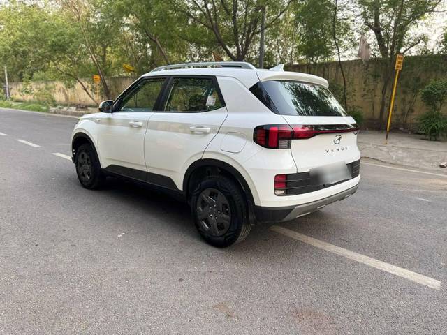 https://images10.gaadi.com/usedcar_image/4580811/original/processed_e71f2098d4458f0a13631e8c69c58a93.jpg?imwidth=6402