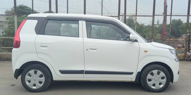 https://images10.gaadi.com/usedcar_image/4580819/original/30f19ba06d7eaa11b784dff1a03cd904.jpg?imwidth=6401