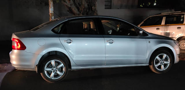 https://images10.gaadi.com/usedcar_image/4580829/original/02d6ae58-da8b-406b-ba3d-98ddce7920ae.png?imwidth=6400
