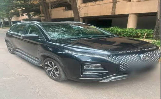 https://images10.gaadi.com/usedcar_image/4580857/original/processed_58c69d4c-eed2-4ae0-973c-ca7d071fdb96.png?imwidth=6400