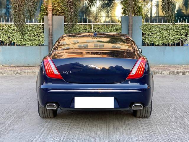 https://images10.gaadi.com/usedcar_image/4580888/original/processed_947cc191c45c35036506d3baaf21a502.jpg?imwidth=6402
