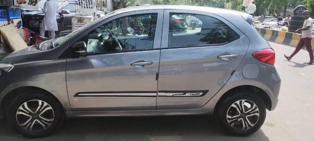 https://images10.gaadi.com/usedcar_image/4580892/original/processed_a2ae074a-bbbc-4742-9701-c33ba01a109b.jpg?imwidth=6401