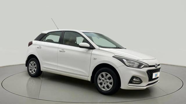 https://images10.gaadi.com/usedcar_image/4580916/original/a5da101e055dc1cd5f90b5828cd13e77.jpg?imwidth=6400