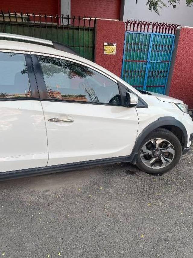 https://images10.gaadi.com/usedcar_image/4580940/original/processed_055bf2c1-7186-4217-98fc-4165eb1064d0.jpeg?imwidth=6401