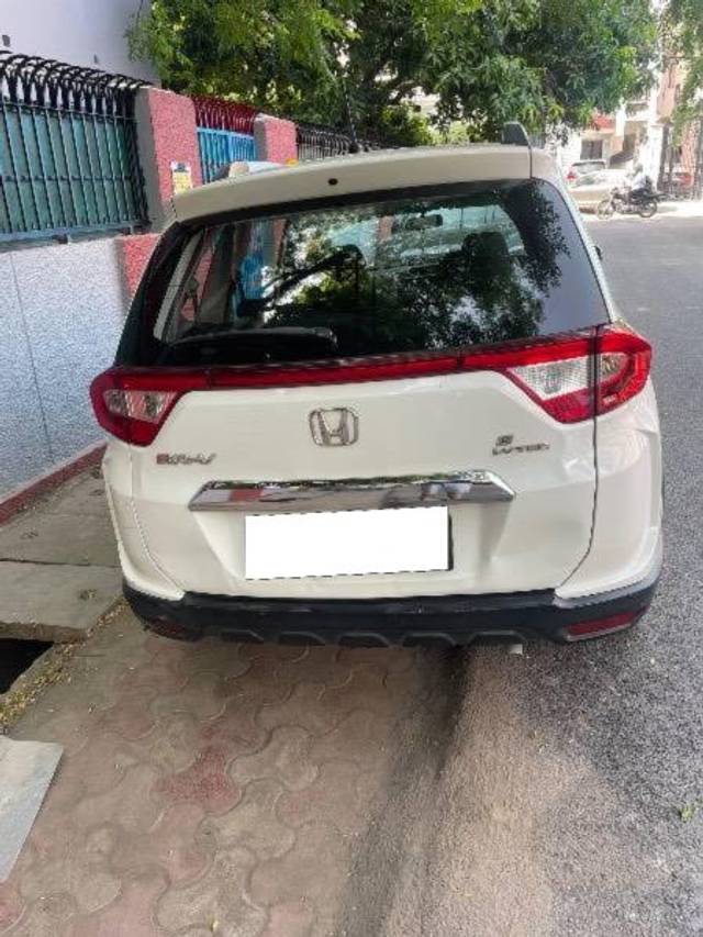 https://images10.gaadi.com/usedcar_image/4580940/original/processed_bb722806-9a25-4f90-8343-16b6a17221d7.jpeg?imwidth=6402