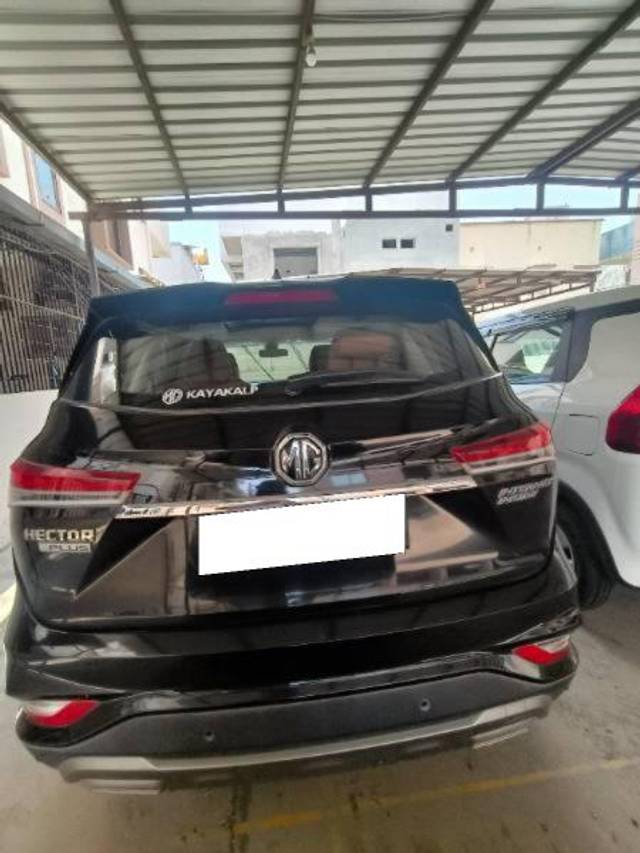 https://images10.gaadi.com/usedcar_image/4580970/original/processed_a2c92693-a7e9-4990-860f-4a64a170b1ae.jpg?imwidth=6401