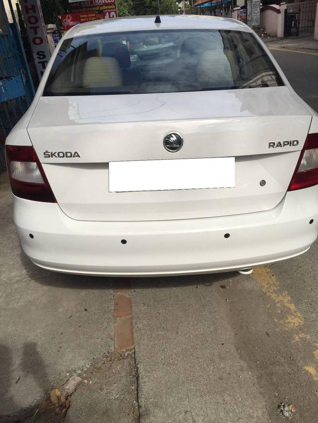 https://images10.gaadi.com/usedcar_image/4580982/original/processed_d5eae0d99391151231c9acf80674264f.jpg?imwidth=6401