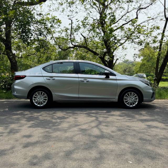 https://images10.gaadi.com/usedcar_image/4580988/original/94e862252459061ce4ce65f53999856b.jpg?imwidth=6401