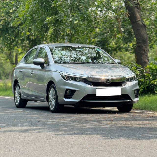 https://images10.gaadi.com/usedcar_image/4580988/original/processed_e670281c2ca374d15f9b6aa7e25a0cc3.jpg?imwidth=6400