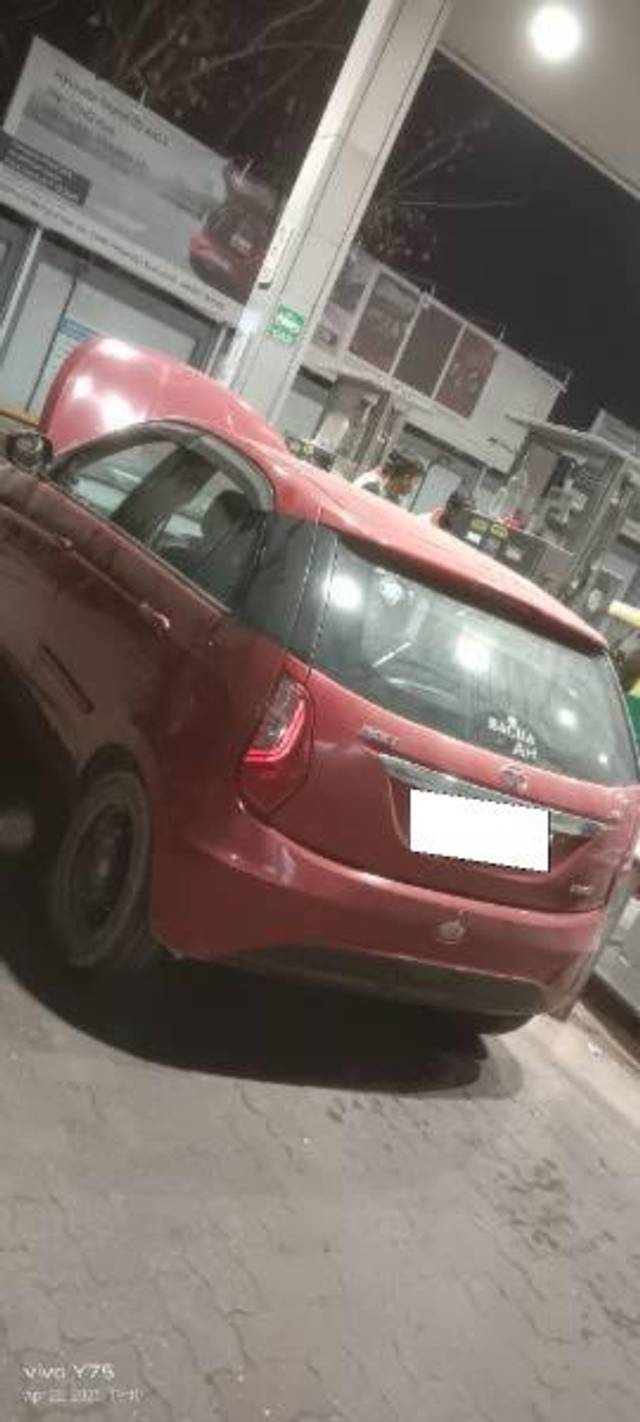 https://images10.gaadi.com/usedcar_image/4581007/original/processed_6b44961c-d650-4c01-89c0-5ff2d8ce701c.jpg?imwidth=6401