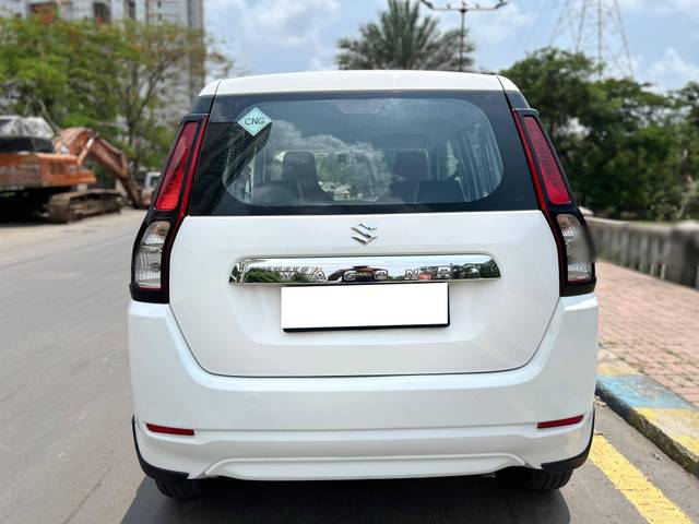 https://images10.gaadi.com/usedcar_image/4581027/original/processed_8ad50b75ef8d96e817ad9598c7b8dfff.jpg?imwidth=6402