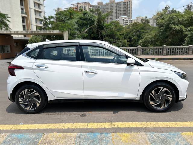 https://images10.gaadi.com/usedcar_image/4581031/original/processed_75b2647aea82c5655f9f8a61b45b0d54.jpg?imwidth=6401