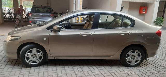 https://images10.gaadi.com/usedcar_image/4581064/original/processed_0c98538a-1d39-4064-a4a7-a870e728d80f.jpg?imwidth=6401
