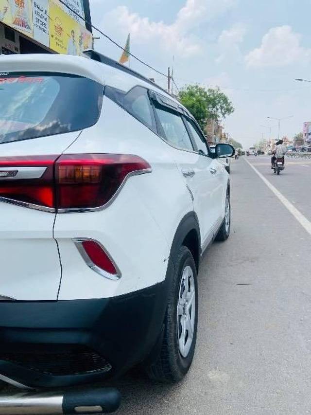 https://images10.gaadi.com/usedcar_image/4581072/original/processed_acbfcd03-c5e1-4a9e-9072-c8bc5c55b029.jpeg?imwidth=6402