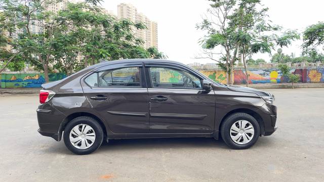 https://images10.gaadi.com/usedcar_image/4581078/original/e892042024f6f1be5cac55bcc53ee4d1.jpg?imwidth=6401