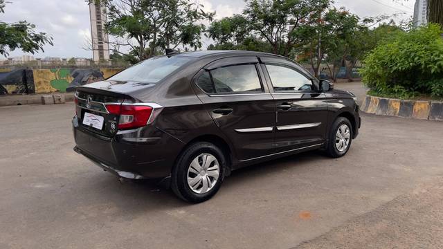 https://images10.gaadi.com/usedcar_image/4581078/original/processed_7d762ee3d024443e95625dc785dcf1b9.jpg?imwidth=6402