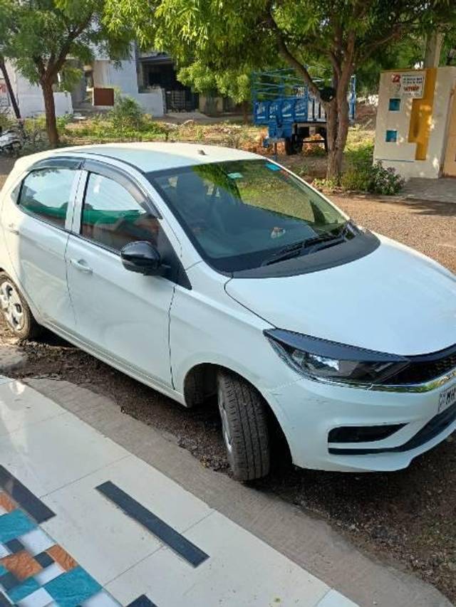 https://images10.gaadi.com/usedcar_image/4581086/original/processed_386fcc89-4002-467b-9f03-179cbbb03abd.jpg?imwidth=6400