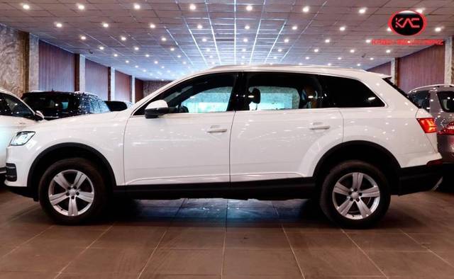 https://images10.gaadi.com/usedcar_image/4581089/original/processed_8286c553e06cf3110000020da99f88a3.jpg?imwidth=6402