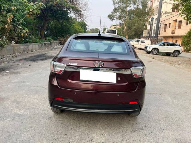 https://images10.gaadi.com/usedcar_image/4581100/original/processed_ec83e007-affb-4df5-acf2-798b7789cdf4.jpg?imwidth=6402