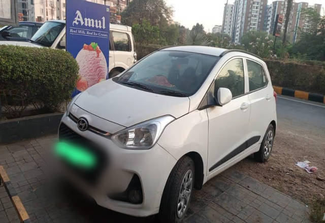 https://images10.gaadi.com/usedcar_image/4581122/original/98ad93c2-1058-42ee-99ba-5efbf87ffe91.?imwidth=6400