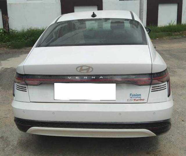 https://images10.gaadi.com/usedcar_image/4581127/original/processed_cd42385c-abb5-487f-8012-a8f66563881e.jpg?imwidth=6401
