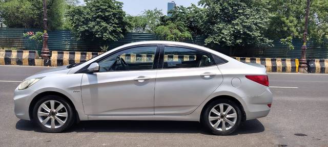 https://images10.gaadi.com/usedcar_image/4581128/original/87627c12f1bc4726b6e2be8dc2e2a039.jpg?imwidth=6402