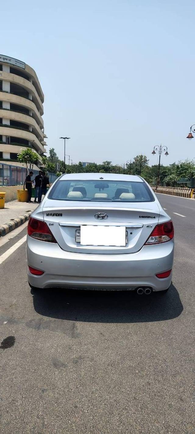 https://images10.gaadi.com/usedcar_image/4581128/original/processed_cc2421df0d98f00160446005f53a5fb2.jpg?imwidth=6401