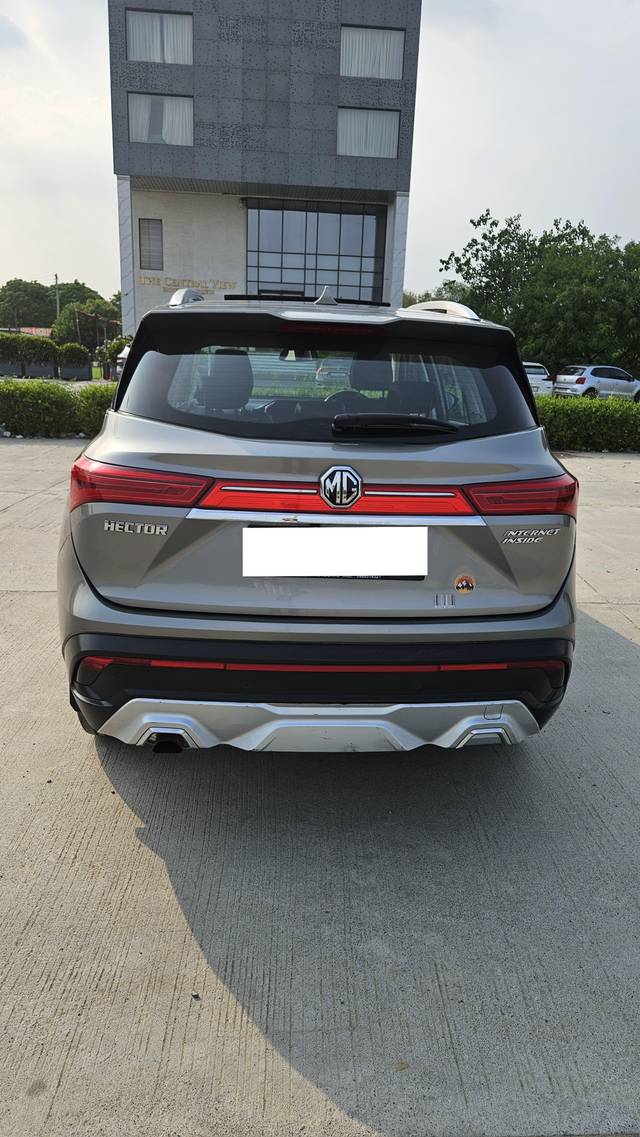 https://images10.gaadi.com/usedcar_image/4581132/original/processed_58bc72fb3d0750bfcd4977a2213964c2.jpg?imwidth=6402