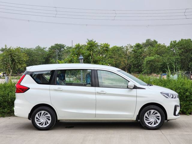https://images10.gaadi.com/usedcar_image/4581139/original/d8556cfb7409bbb42100787f3662c3a6.jpg?imwidth=6401